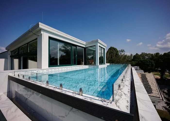 Bauhaus Labi Garden Wellness Apartamento Siófok